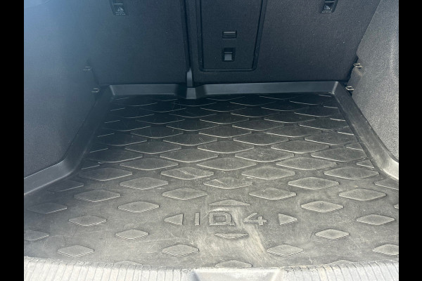 Volkswagen ID.4 First 77 kWh SOH 90%/Adaptive / Camera