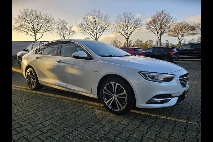 Opel Insignia Grand Sport 1.5 Turbo Innovation Leder | Stuurwielverwarming | verwarmde stoelen v + a | afneembare trekhaak | Panoramadak | Zeer luxe uitvoering! Etc.