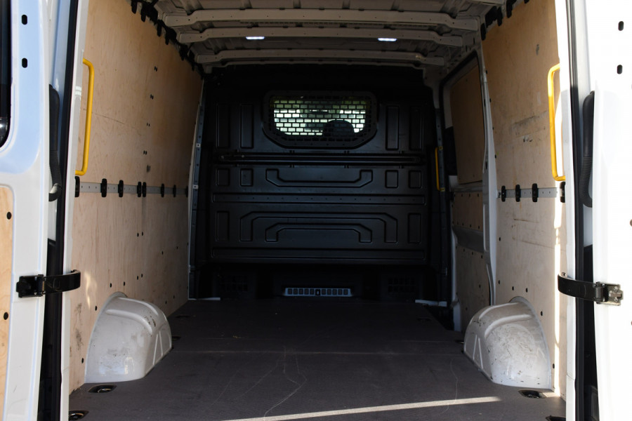 MAN TGE 35 2.0 L3H2 4x4 PB Edition Camera, Carplay, 177pk, LED, Stoelverwarming, Clima, Automaat, Trekhaak, Uniek!