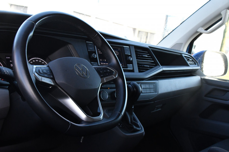 Volkswagen Transporter 2.0 TDI L2H1 Bulli Edition Adaptieve Cruise, Camera, Carplay, LED, Stoelverwarming, Trekhaak, Multimedia, 150pk, Automaat, Standkachel, Uniek!