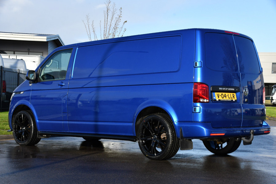 Volkswagen Transporter 2.0 TDI L2H1 Bulli Edition Adaptieve Cruise, Camera, Carplay, LED, Stoelverwarming, Trekhaak, Multimedia, 150pk, Automaat, Standkachel, Uniek!
