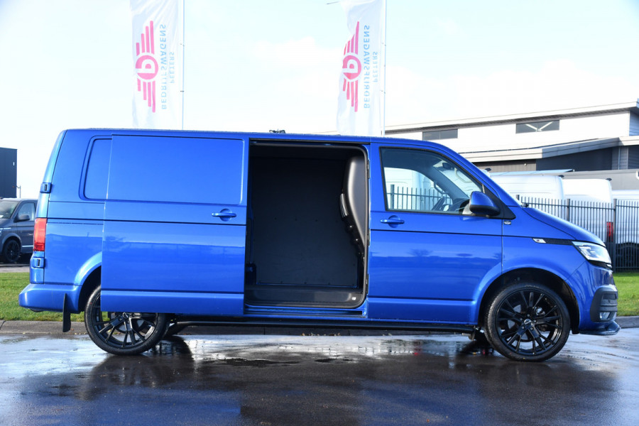 Volkswagen Transporter 2.0 TDI L2H1 Bulli Edition Adaptieve Cruise, Camera, Carplay, LED, Stoelverwarming, Trekhaak, Multimedia, 150pk, Automaat, Standkachel, Uniek!