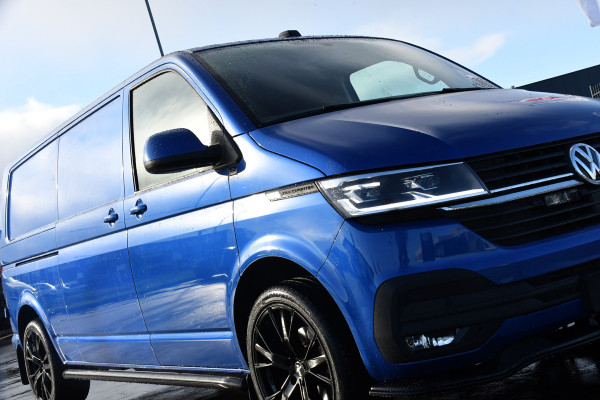 Volkswagen Transporter 2.0 TDI L2H1 Bulli Edition Adaptieve Cruise, Camera, Carplay, LED, Stoelverwarming, Trekhaak, Multimedia, 150pk, Automaat, Standkachel, Uniek!