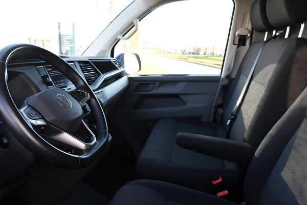 Volkswagen Transporter 2.0 TDI L2H1 Bulli Edition Adaptieve Cruise, Camera, Carplay, LED, Stoelverwarming, Trekhaak, Multimedia, 150pk, Automaat, Standkachel, Uniek!