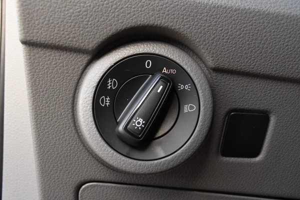 Volkswagen Transporter 2.0 TDI L2H1 Bulli Edition Adaptieve Cruise, Camera, Carplay, LED, Stoelverwarming, Trekhaak, Multimedia, 150pk, Automaat, Standkachel, Uniek!