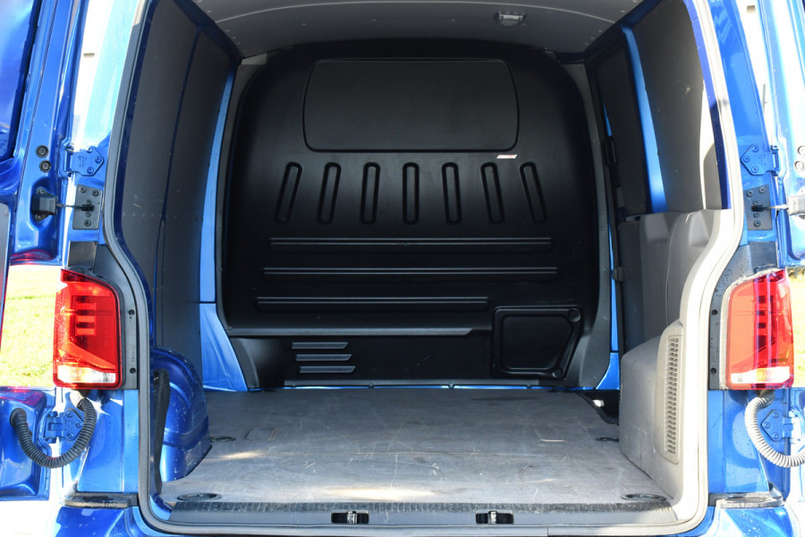 Volkswagen Transporter 2.0 TDI L2H1 Bulli Edition Adaptieve Cruise, Camera, Carplay, LED, Stoelverwarming, Trekhaak, Multimedia, 150pk, Automaat, Standkachel, Uniek!