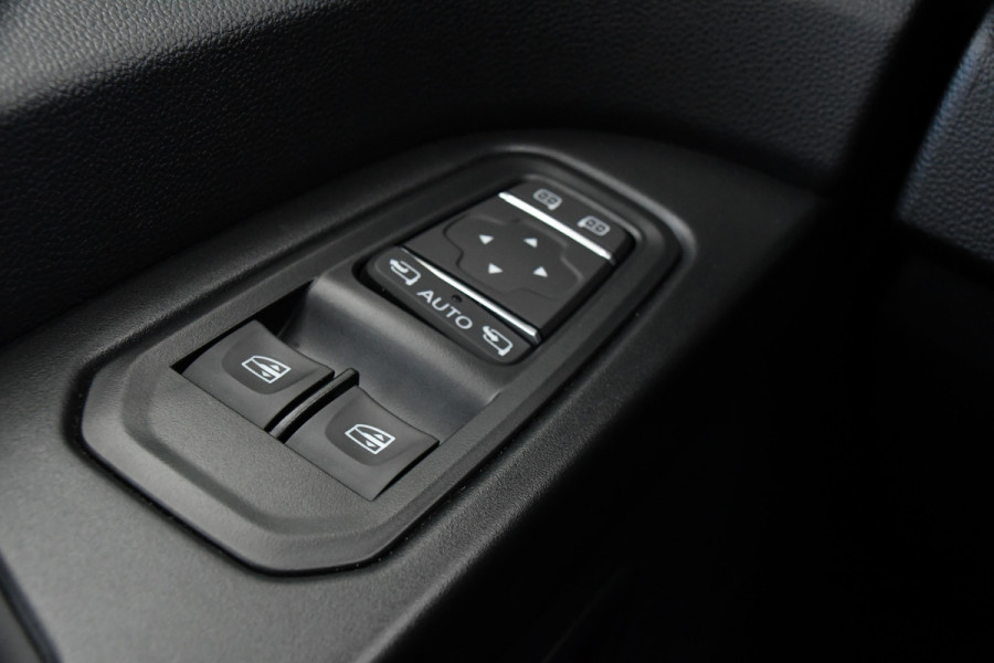 Nissan Primastar 2.0 dCi 150 L2H1 DC Black Edition 5 Jaar Garantie, Camera, Cruise, LED, Stoelverwarming, 2 x Schuifdeur, Clima, Automaat, Keyless, Uniek!