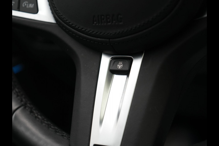 BMW 3 Serie Touring 330e M Sport Pro Plug In Hybrid 292pk Dealer O.H. PHEV | Widescreen Navi | Trekhaak Af Fabriek | Panodak | Adaptive Cruise | Camera |  Alcantara Sportstoelen Memory & Verwarmd | Sfeerverlichting | Apple Carplay | Stuur Verwarmd | Navigatie |