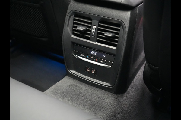 BMW 3 Serie Touring 330e M Sport Pro Plug In Hybrid 292pk Dealer O.H. PHEV | Widescreen Navi | Trekhaak Af Fabriek | Panodak | Adaptive Cruise | Camera |  Alcantara Sportstoelen Memory & Verwarmd | Sfeerverlichting | Apple Carplay | Stuur Verwarmd | Navigatie |