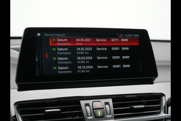 BMW X1 xDrive25e Sportline Plug In Hybrid 222pk Dealer O.H. PHEV | Trekhaak Afn. | Panodak | Head Up | Lederen Sportstoelen Verwarmd | LED Koplampen | Sfeerverlichting | Navigatie | Cruise Control | DAB |