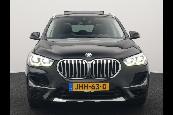 BMW X1 xDrive25e Sportline Plug In Hybrid 222pk Dealer O.H. PHEV | Trekhaak Afn. | Panodak | Head Up | Lederen Sportstoelen Verwarmd | LED Koplampen | Sfeerverlichting | Navigatie | Cruise Control | DAB |