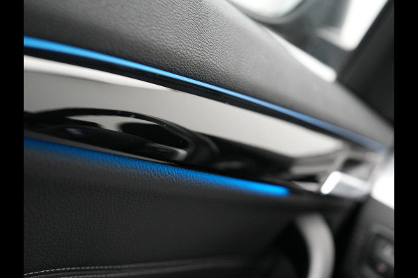 BMW X1 xDrive25e Sportline Plug In Hybrid 222pk Dealer O.H. PHEV | Trekhaak Afn. | Panodak | Head Up | Lederen Sportstoelen Verwarmd | LED Koplampen | Sfeerverlichting | Navigatie | Cruise Control | DAB |