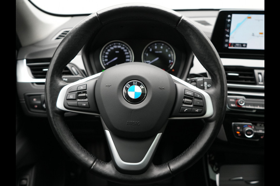 BMW X1 xDrive25e Sportline Plug In Hybrid 222pk Dealer O.H. PHEV | Trekhaak Afn. | Panodak | Head Up | Lederen Sportstoelen Verwarmd | LED Koplampen | Sfeerverlichting | Navigatie | Cruise Control | DAB |