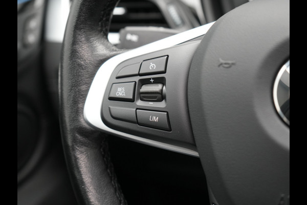 BMW X1 xDrive25e Sportline Plug In Hybrid 222pk Dealer O.H. PHEV | Trekhaak Afn. | Panodak | Head Up | Lederen Sportstoelen Verwarmd | LED Koplampen | Sfeerverlichting | Navigatie | Cruise Control | DAB |