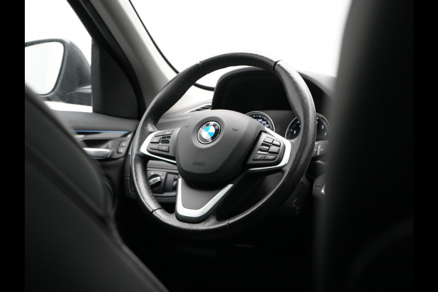 BMW X1 xDrive25e Sportline Plug In Hybrid 222pk Dealer O.H. PHEV | Trekhaak Afn. | Panodak | Head Up | Lederen Sportstoelen Verwarmd | LED Koplampen | Sfeerverlichting | Navigatie | Cruise Control | DAB |