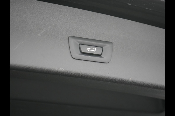 BMW X1 xDrive25e Sportline Plug In Hybrid 222pk Dealer O.H. PHEV | Trekhaak Afn. | Panodak | Head Up | Lederen Sportstoelen Verwarmd | LED Koplampen | Sfeerverlichting | Navigatie | Cruise Control | DAB |