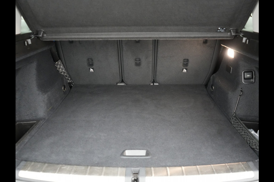 BMW X1 xDrive25e Sportline Plug In Hybrid 222pk Dealer O.H. PHEV | Trekhaak Afn. | Panodak | Head Up | Lederen Sportstoelen Verwarmd | LED Koplampen | Sfeerverlichting | Navigatie | Cruise Control | DAB |