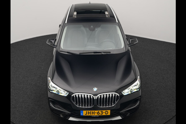 BMW X1 xDrive25e Sportline Plug In Hybrid 222pk Dealer O.H. PHEV | Trekhaak Afn. | Panodak | Head Up | Lederen Sportstoelen Verwarmd | LED Koplampen | Sfeerverlichting | Navigatie | Cruise Control | DAB |