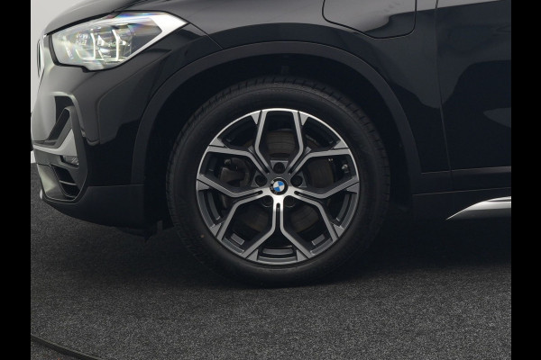 BMW X1 xDrive25e Sportline Plug In Hybrid 222pk Dealer O.H. PHEV | Trekhaak Afn. | Panodak | Head Up | Lederen Sportstoelen Verwarmd | LED Koplampen | Sfeerverlichting | Navigatie | Cruise Control | DAB |