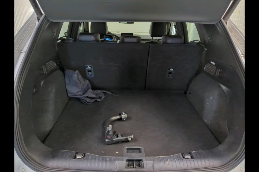 Ford Kuga 2.5 PHEV 225 PK Aut. ST-Line X Adaptive Cruise Control 19" LM Velgen PDC VA + Camera Design Pack Driver Assistance Pack Winter Pack Premium White Metallic Trekhaak