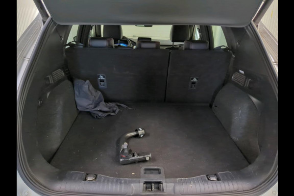 Ford Kuga 2.5 PHEV 225 PK Aut. ST-Line X Adaptive Cruise Control 19" LM Velgen PDC VA + Camera Design Pack Driver Assistance Pack Winter Pack Premium White Metallic Trekhaak