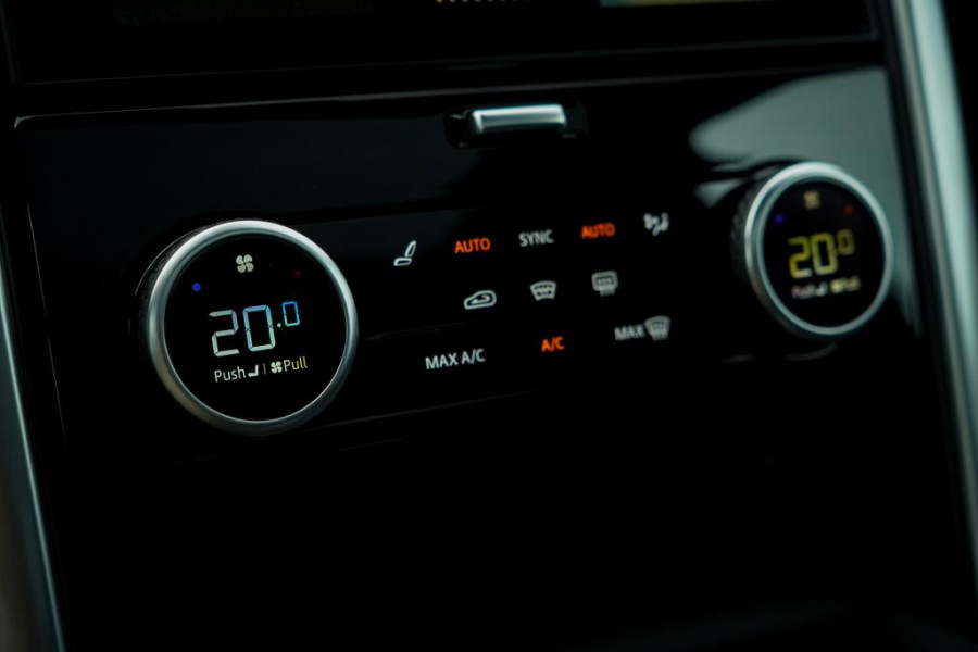 Land Rover Discovery 3.0 D250 R-Dynamic SE / VAN / Pano / Trekhaak / Grijs Kenteken / Excl BTW