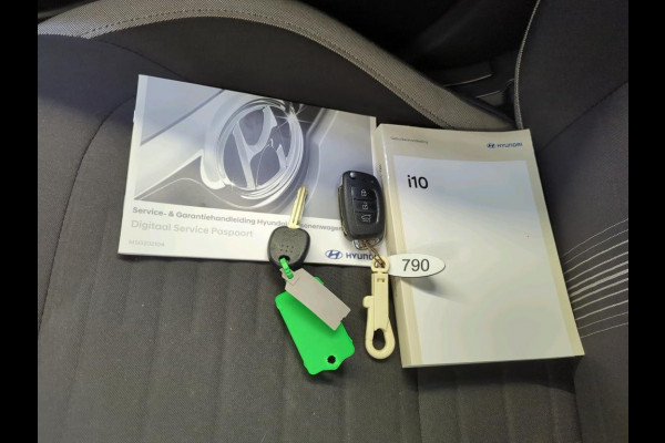 Hyundai i10 1.0 Comfort Smart Airco Navi Carplay Cruise Control Camera Achter Verkeerbord herkenning DAB+ Lane Assist Grootlicht assistent