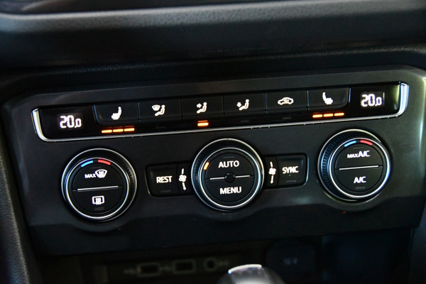 Volkswagen Tiguan 1.5 TSI R-Line Camera/lane-assist/Memory/Pano