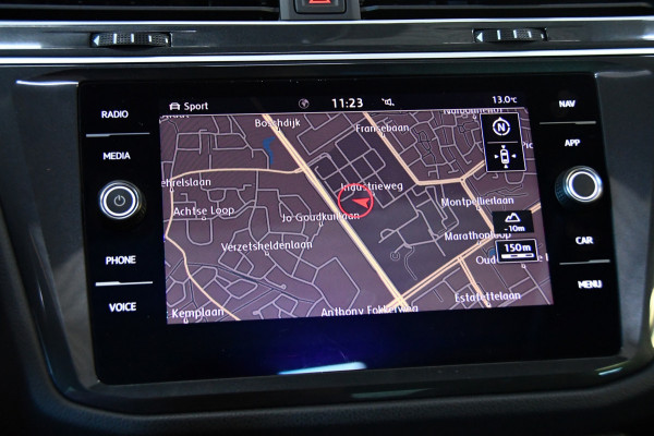 Volkswagen Tiguan 1.5 TSI R-Line Camera/lane-assist/Memory/Pano