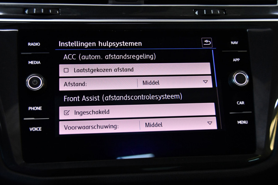 Volkswagen Tiguan 1.5 TSI R-Line Camera/lane-assist/Memory/Pano