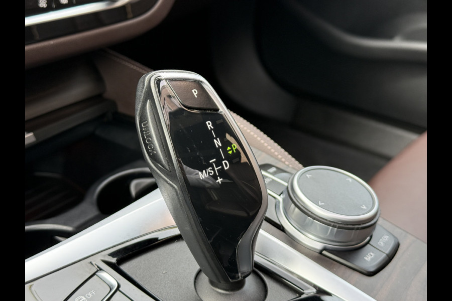 BMW 5 Serie Touring 530d Luxury Line Plus | Bowers & Wilkins | Head UP | Panoramadak