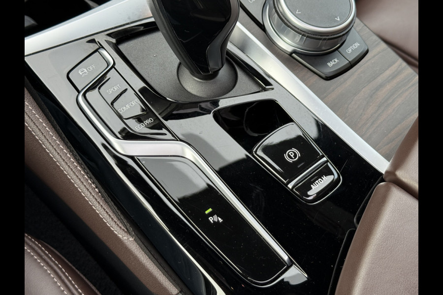 BMW 5 Serie Touring 530d Luxury Line Plus | Bowers & Wilkins | Head UP | Panoramadak