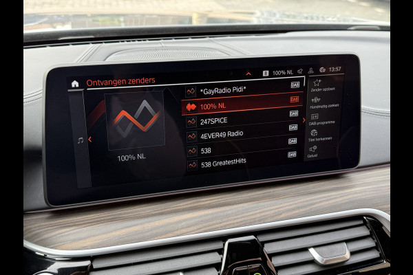 BMW 5 Serie Touring 530d Luxury Line Plus | Bowers & Wilkins | Head UP | Panoramadak