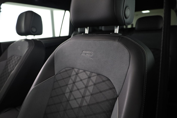 Volkswagen Tiguan Allspace 1.5 TSI R-Line Business 7p. 150 pk DSG | Verlengde garantie | Navigatie | Panoramadak | Parkeersensoren | Adaptieve cruise control | Stoelverwarming | Matrix LED koplampen |