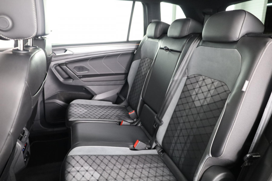 Volkswagen Tiguan Allspace 1.5 TSI R-Line Business 7p. 150 pk DSG | Verlengde garantie | Navigatie | Panoramadak | Parkeersensoren | Adaptieve cruise control | Stoelverwarming | Matrix LED koplampen |