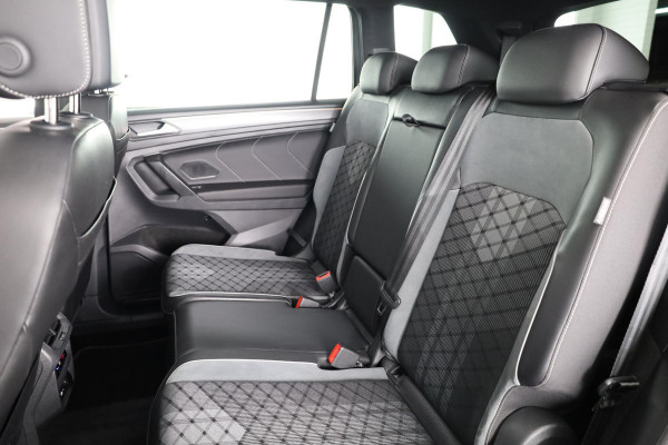 Volkswagen Tiguan Allspace 1.5 TSI R-Line Business 7p. 150 pk DSG | Verlengde garantie | Navigatie | Panoramadak | Parkeersensoren | Adaptieve cruise control | Stoelverwarming | Matrix LED koplampen |