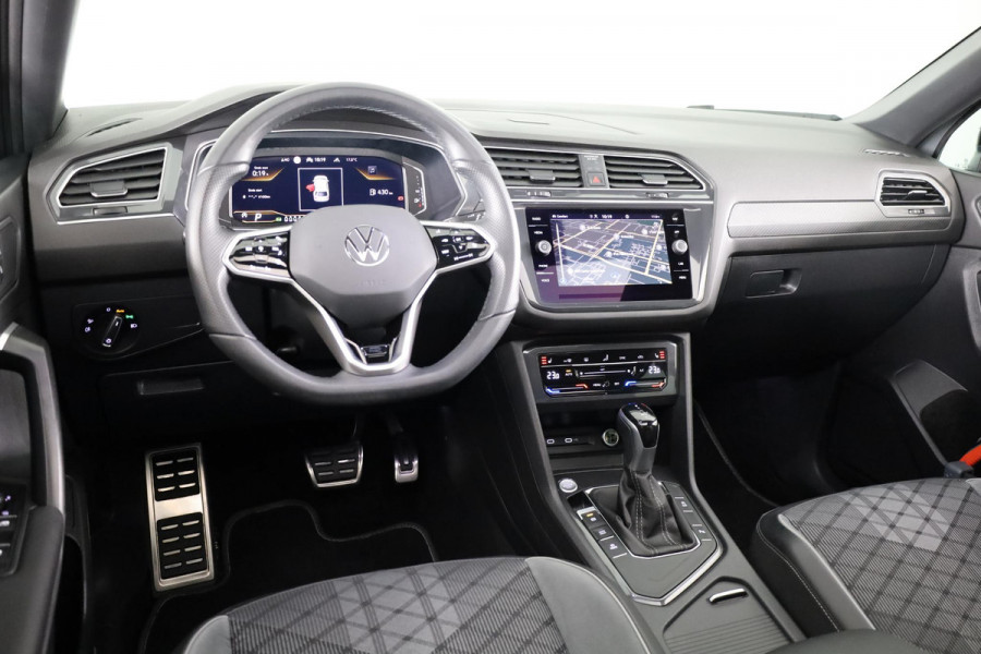 Volkswagen Tiguan Allspace 1.5 TSI R-Line Business 7p. 150 pk DSG | Verlengde garantie | Navigatie | Panoramadak | Parkeersensoren | Adaptieve cruise control | Stoelverwarming | Matrix LED koplampen |