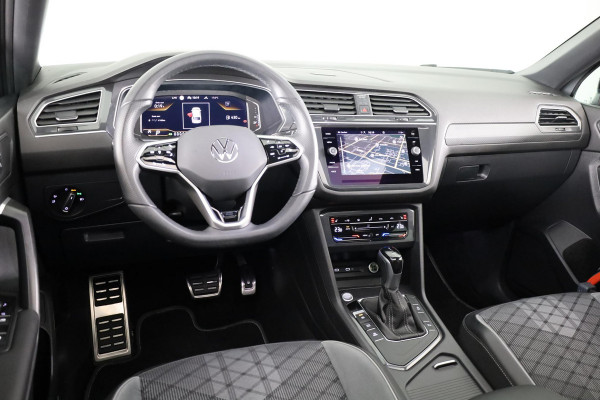 Volkswagen Tiguan Allspace 1.5 TSI R-Line Business 7p. 150 pk DSG | Verlengde garantie | Navigatie | Panoramadak | Parkeersensoren | Adaptieve cruise control | Stoelverwarming | Matrix LED koplampen |