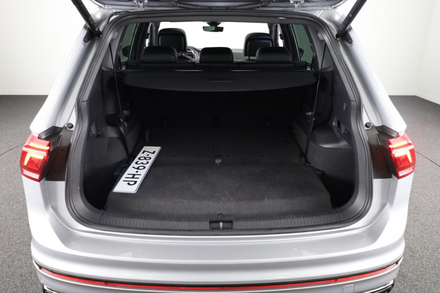 Volkswagen Tiguan Allspace 1.5 TSI R-Line Business 7p. 150 pk DSG | Verlengde garantie | Navigatie | Panoramadak | Parkeersensoren | Adaptieve cruise control | Stoelverwarming | Matrix LED koplampen |