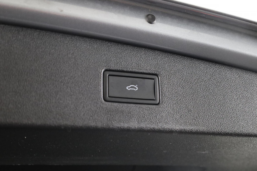 Volkswagen Tiguan Allspace 1.5 TSI R-Line Business 7p. 150 pk DSG | Verlengde garantie | Navigatie | Panoramadak | Parkeersensoren | Adaptieve cruise control | Stoelverwarming | Matrix LED koplampen |