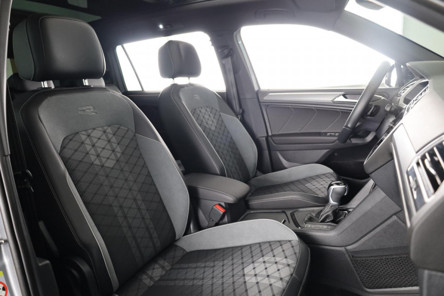 Volkswagen Tiguan Allspace 1.5 TSI R-Line Business 7p. 150 pk DSG | Verlengde garantie | Navigatie | Panoramadak | Parkeersensoren | Adaptieve cruise control | Stoelverwarming | Matrix LED koplampen |