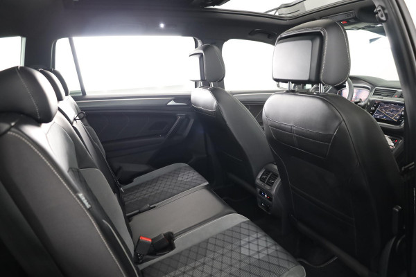 Volkswagen Tiguan Allspace 1.5 TSI R-Line Business 7p. 150 pk DSG | Verlengde garantie | Navigatie | Panoramadak | Parkeersensoren | Adaptieve cruise control | Stoelverwarming | Matrix LED koplampen |