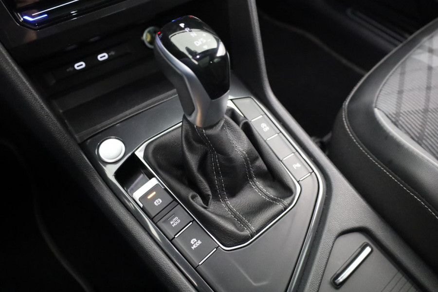 Volkswagen Tiguan Allspace 1.5 TSI R-Line Business 7p. 150 pk DSG | Verlengde garantie | Navigatie | Panoramadak | Parkeersensoren | Adaptieve cruise control | Stoelverwarming | Matrix LED koplampen |