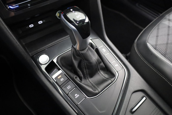 Volkswagen Tiguan Allspace 1.5 TSI R-Line Business 7p. 150 pk DSG | Verlengde garantie | Navigatie | Panoramadak | Parkeersensoren | Adaptieve cruise control | Stoelverwarming | Matrix LED koplampen |
