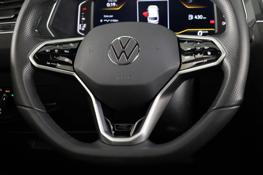 Volkswagen Tiguan Allspace 1.5 TSI R-Line Business 7p. 150 pk DSG | Verlengde garantie | Navigatie | Panoramadak | Parkeersensoren | Adaptieve cruise control | Stoelverwarming | Matrix LED koplampen |