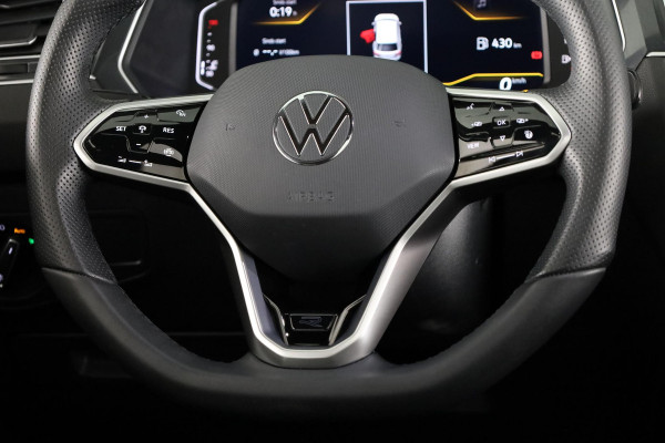 Volkswagen Tiguan Allspace 1.5 TSI R-Line Business 7p. 150 pk DSG | Verlengde garantie | Navigatie | Panoramadak | Parkeersensoren | Adaptieve cruise control | Stoelverwarming | Matrix LED koplampen |