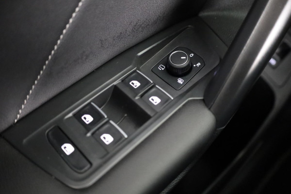 Volkswagen Tiguan Allspace 1.5 TSI R-Line Business 7p. 150 pk DSG | Verlengde garantie | Navigatie | Panoramadak | Parkeersensoren | Adaptieve cruise control | Stoelverwarming | Matrix LED koplampen |
