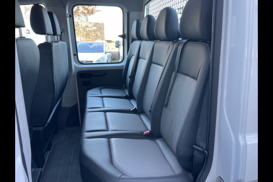 Volkswagen Crafter 35 2.0 TDI L4 DC Comfortline Airco - Bluetooth - Cruise control - start/stop systeem - Mistlampen voor - Centrale vergrendeling met afstandsbediening - 7 persoonswagen