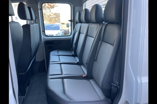 Volkswagen Crafter 35 2.0 TDI L4 DC Comfortline Airco - Bluetooth - Cruise control - start/stop systeem - Mistlampen voor - Centrale vergrendeling met afstandsbediening - 7 persoonswagen
