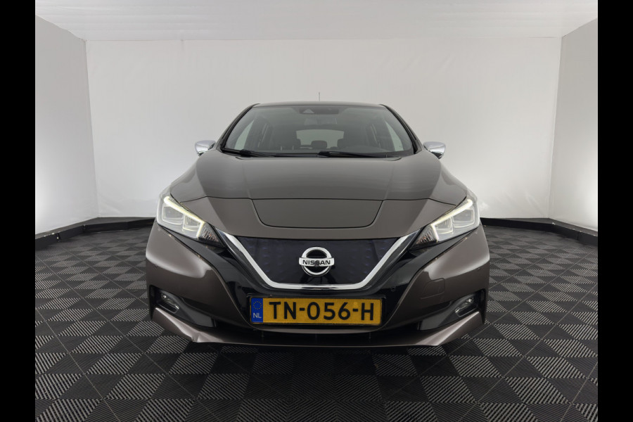 Nissan Leaf Tekna 40 kWh { SOH-92% } (INCL-BTW ) *LUXURY-LEATHER | FULL-LED | KEYLESS | NAVI-FULLMAP | BLIND-SPOT | DAB+ | HEATED-COMFORTSEATS | DIGI-COCKPIT | PRIVACY-GLASS | TOPVIEW-CAMERA | 17"ALU*